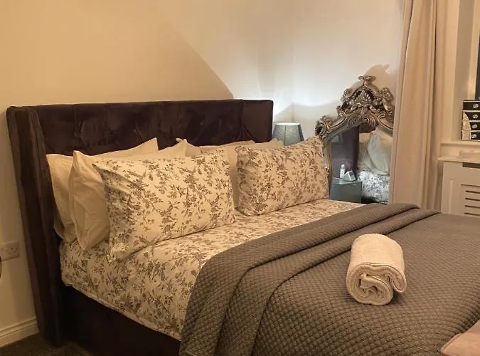 Niv\'S Home Away From Home