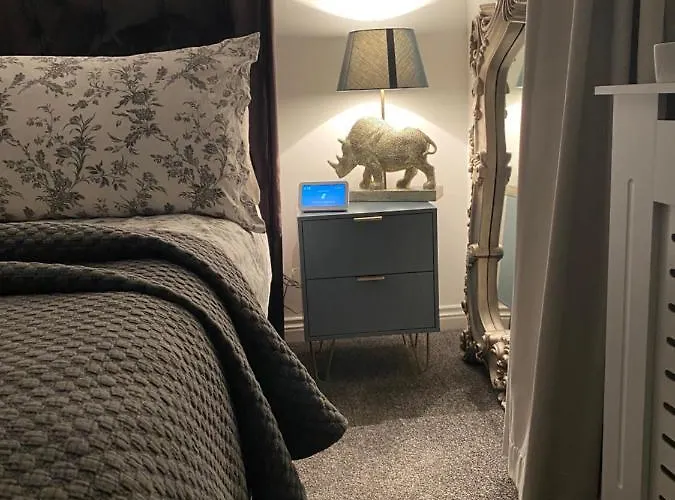 Niv\'S Home Away From Home